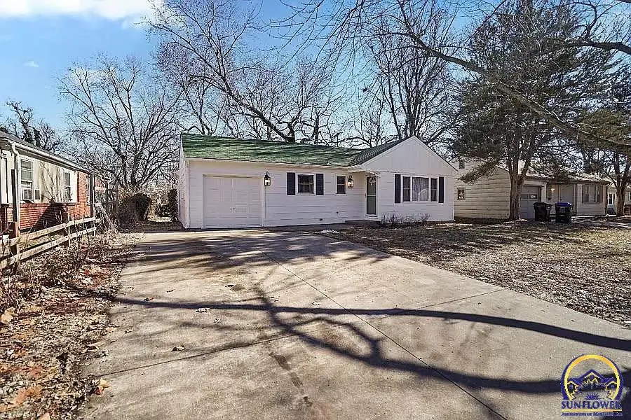 2412 SW Mission Ave, Topeka, KS 66614 - #1