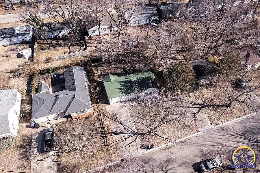 2412 SW Mission Ave, Topeka, KS 66614 - #2