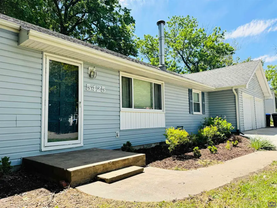 5425 SW 13th St, Topeka, KS 66604 - #3