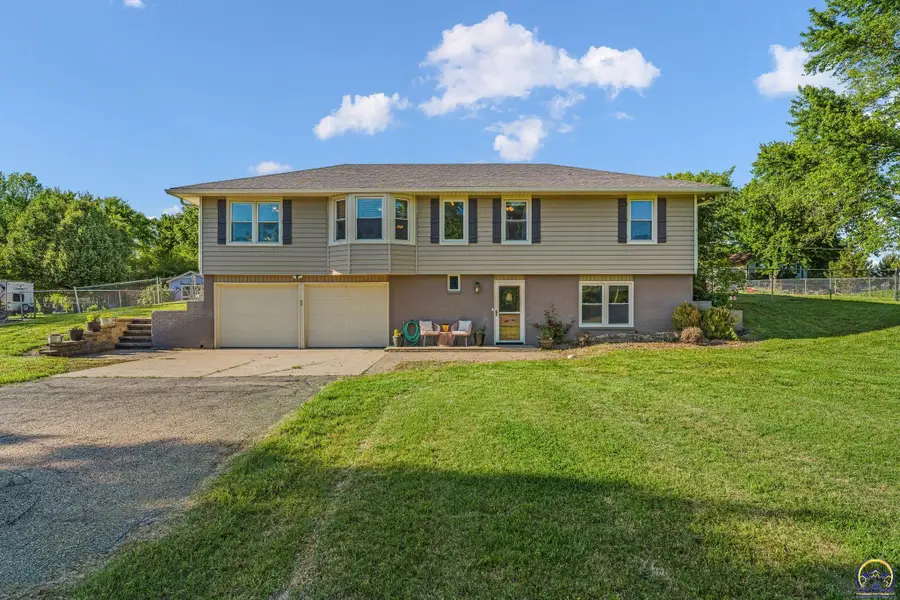 550 NW 58th St, Topeka, KS 66617 - #2