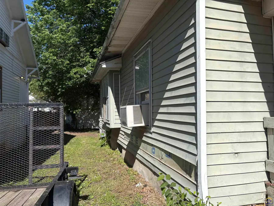 1143 SW Jewell Ave, Topeka, KS 66604 - #3