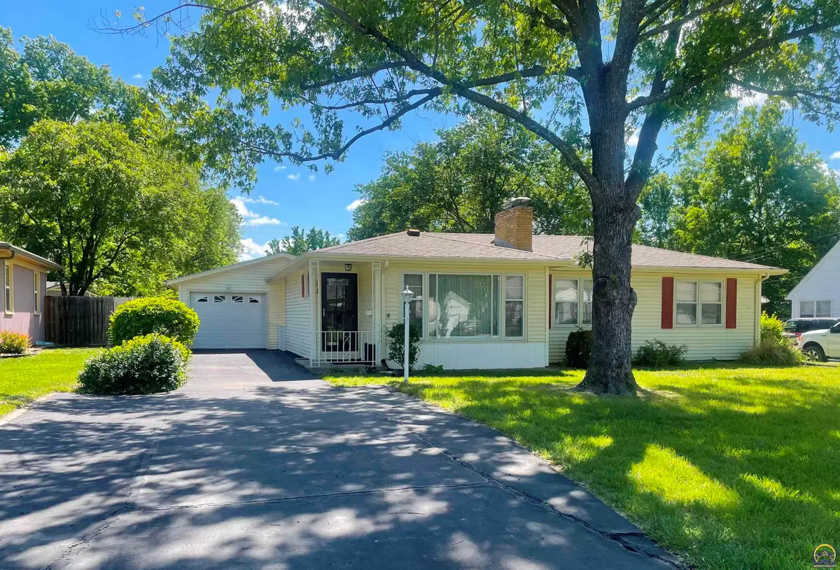 1930 SW Seabrook Ave, Topeka, KS 66606 - #1