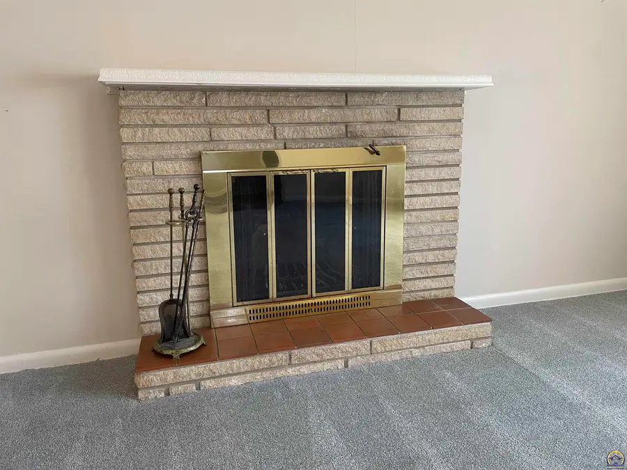 1930 SW Seabrook Ave, Topeka, KS 66606 - #3