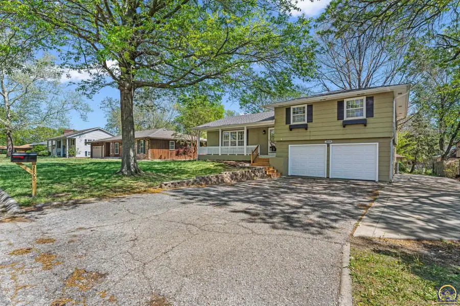 2806 SW Maupin Ln, Topeka, KS 66614 - #2
