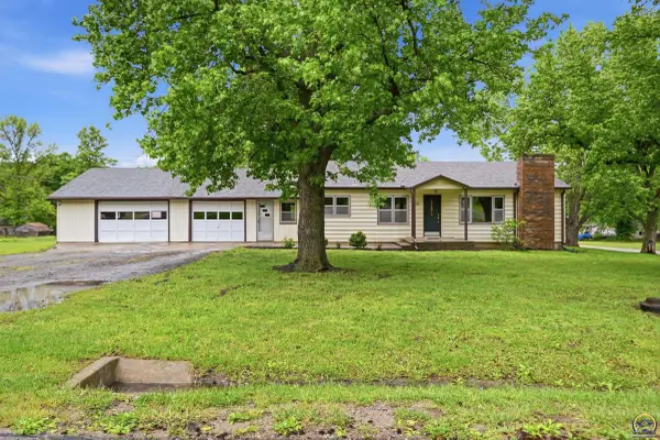 226 W 9th St, Lyndon, KS 66451