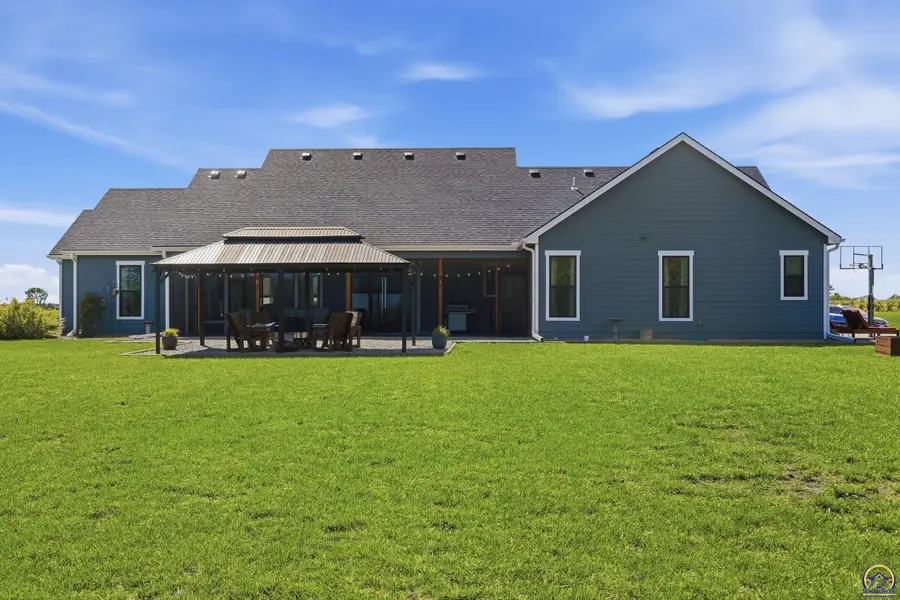 5740 SW Valencia Rd, Topeka, KS 66610 - #3