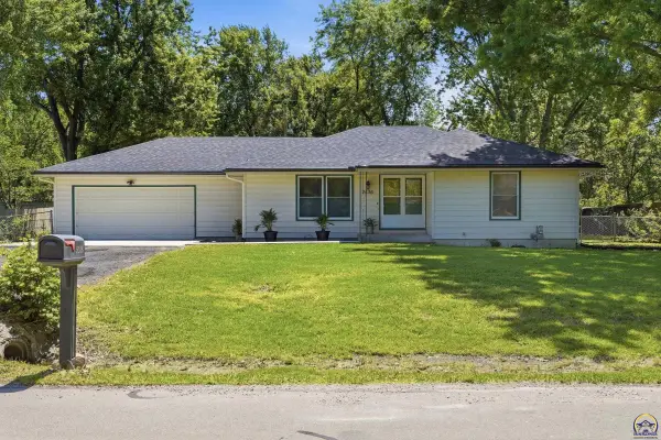 2536 SE Alexander Dr, Topeka, KS 66605