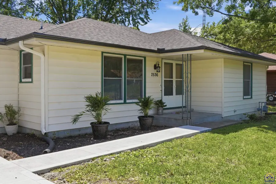 2536 SE Alexander Dr, Topeka, KS 66605 - #2