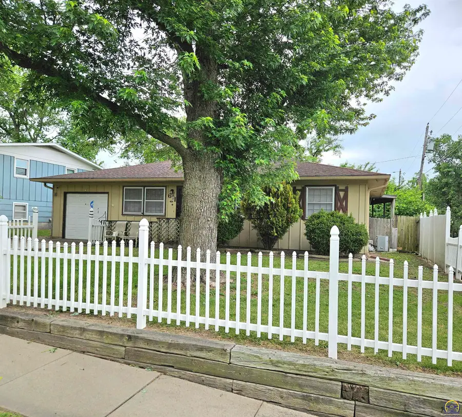 611 SE 35th Ter, Topeka, KS 66605 - #2