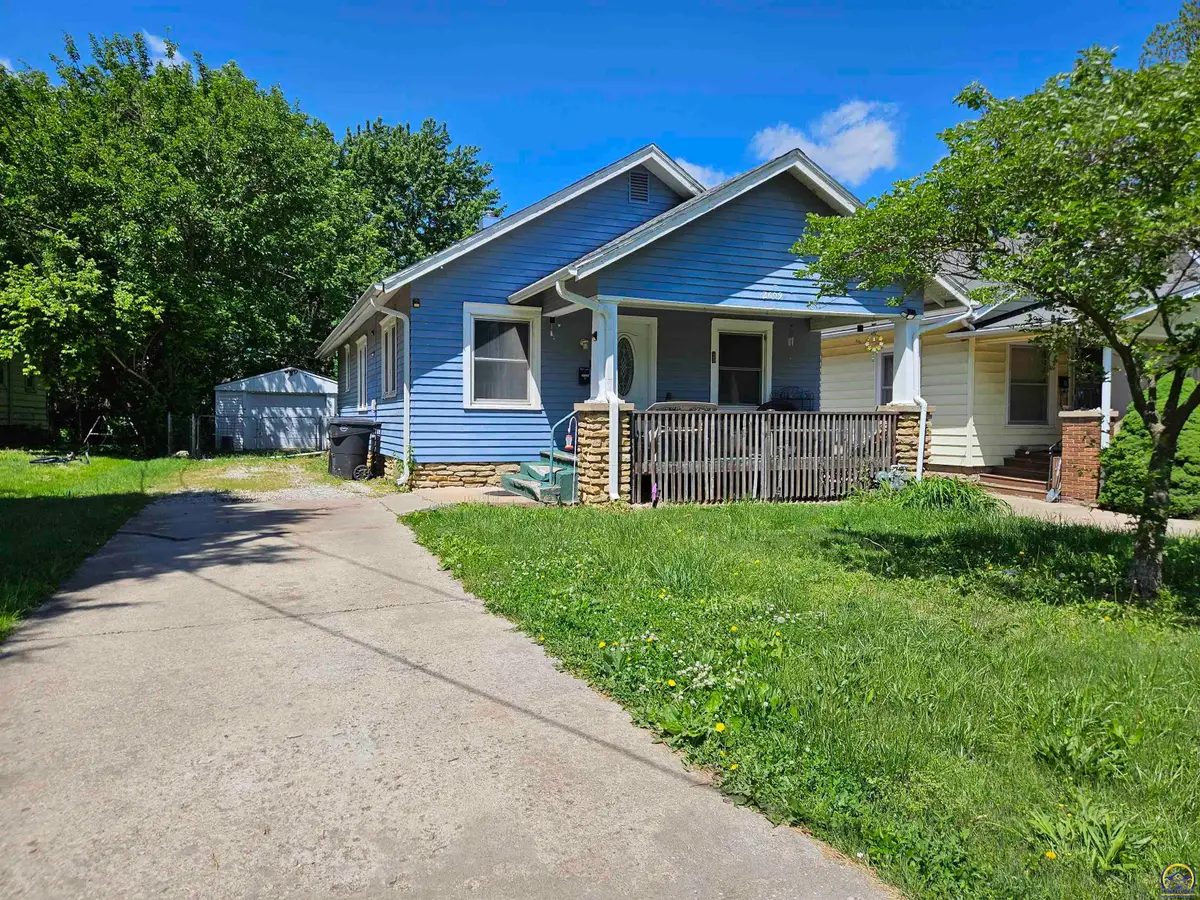 2609 SW Buchanan St, Topeka, KS 66611 - #1