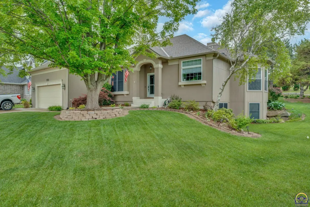 4513 SW Moundview Dr, Topeka, KS 66610 - #1