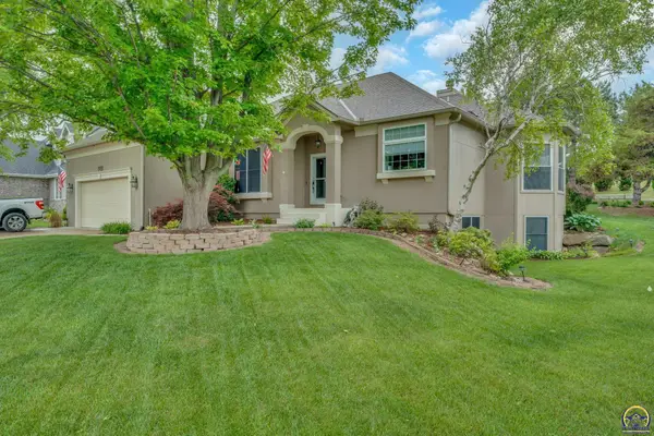4513 SW Moundview Dr, Topeka, KS 66610