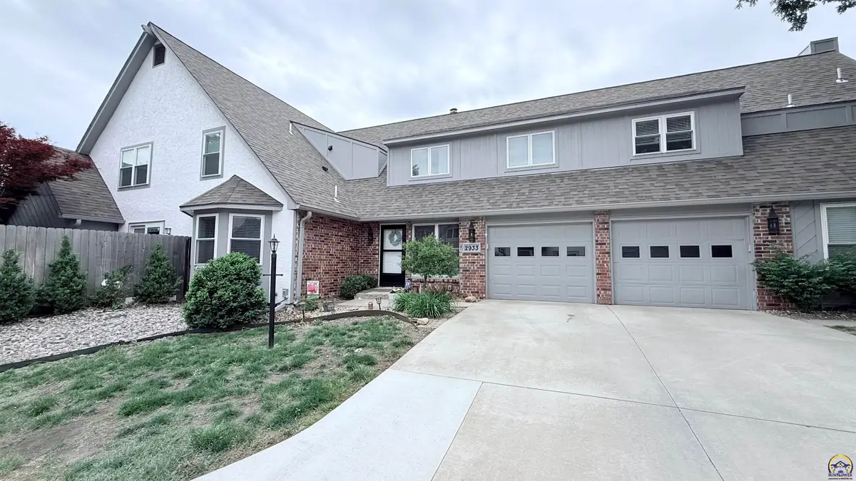 2933 SW Foxcroft 2 Ct, Topeka, KS 66614 - #1