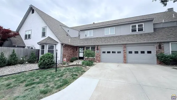 2933 SW Foxcroft 2 Ct, Topeka, KS 66614