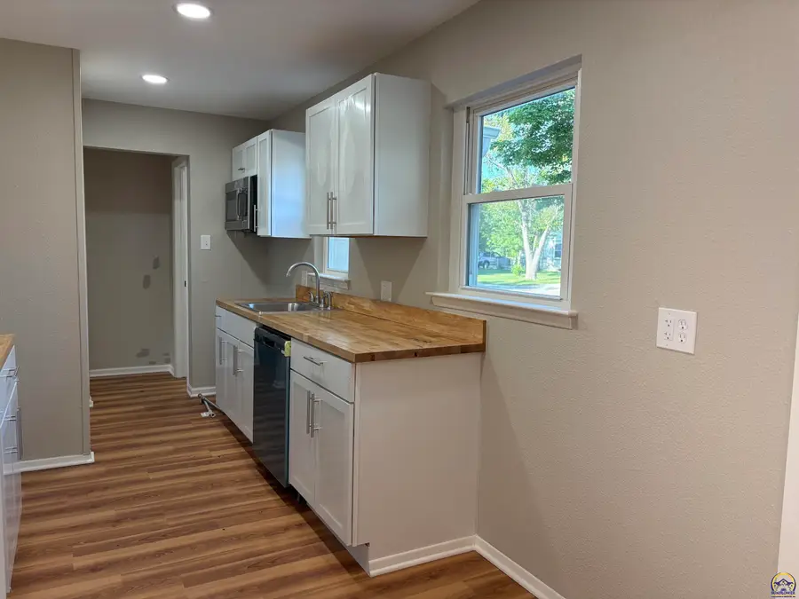 2316 SW Mission Ave, Topeka, KS 66614 - #2