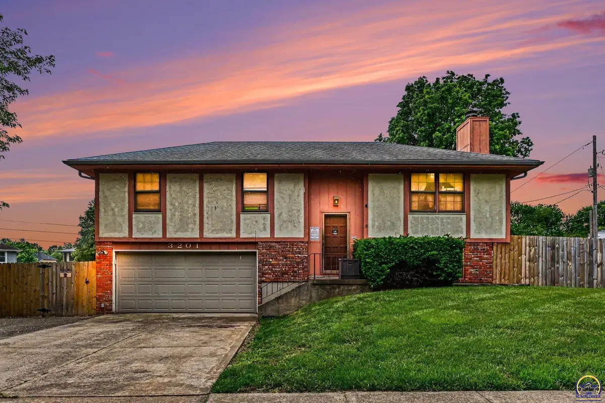 3201 SW 35th Ter, Topeka, KS 66614 - #1