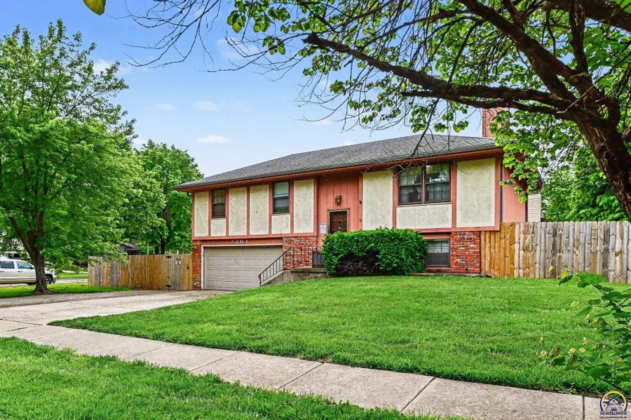 3201 SW 35th Ter, Topeka, KS 66614 - #2