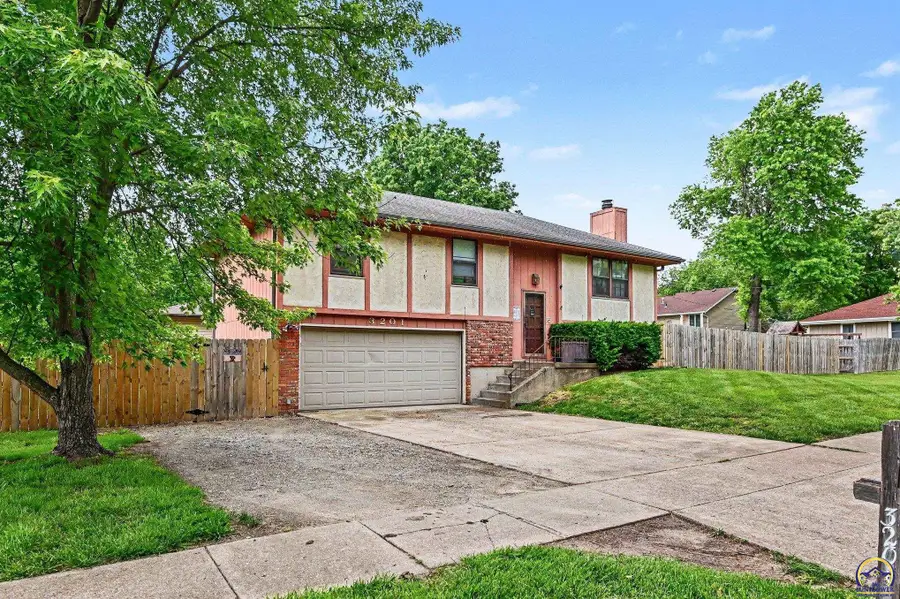 3201 SW 35th Ter, Topeka, KS 66614 - #3