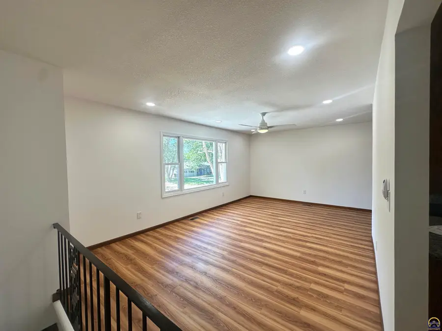 4306 SW 30th Ter, Topeka, KS 66614 - #2