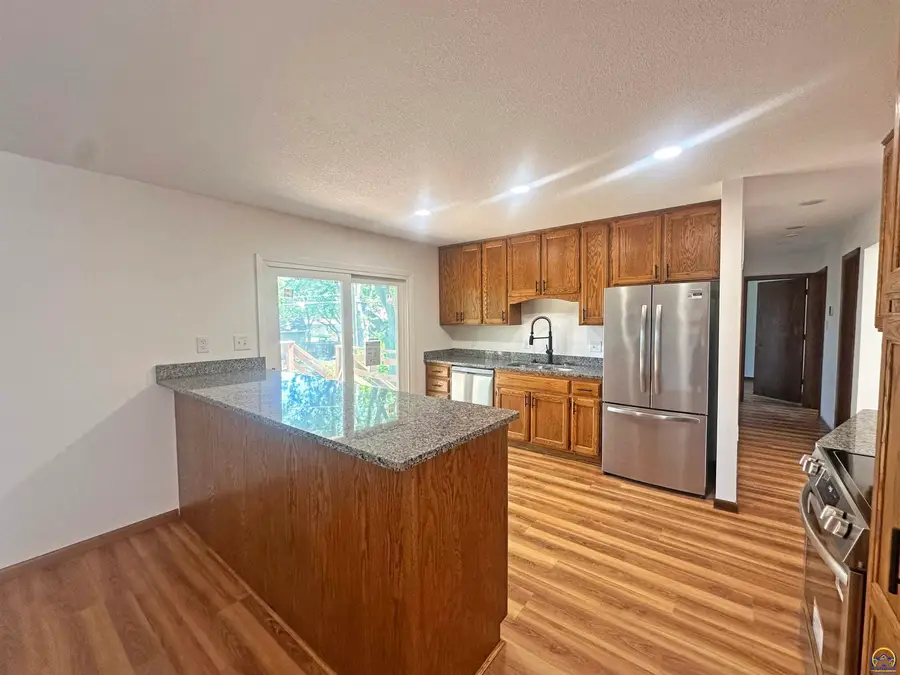4306 SW 30th Ter, Topeka, KS 66614 - #3
