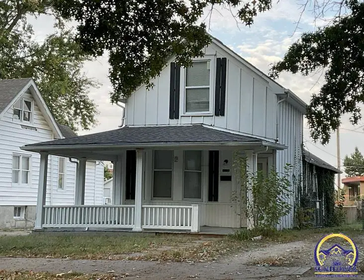 723 SW Lincoln St, Topeka, KS 66606 - #1