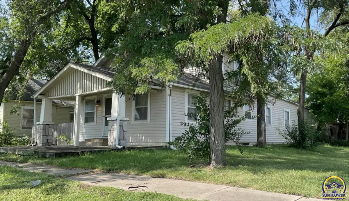 1011 SW Plass Ave, Topeka, KS 66604 - #1