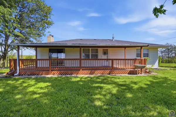 8105 K-16 Hwy, Holton, KS 66436