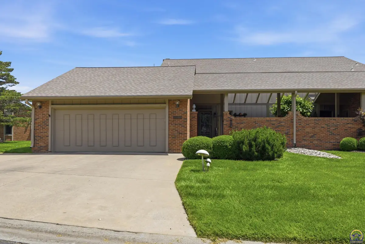 2319 SW Mayfair Pl, Topeka, KS 66611 - #1