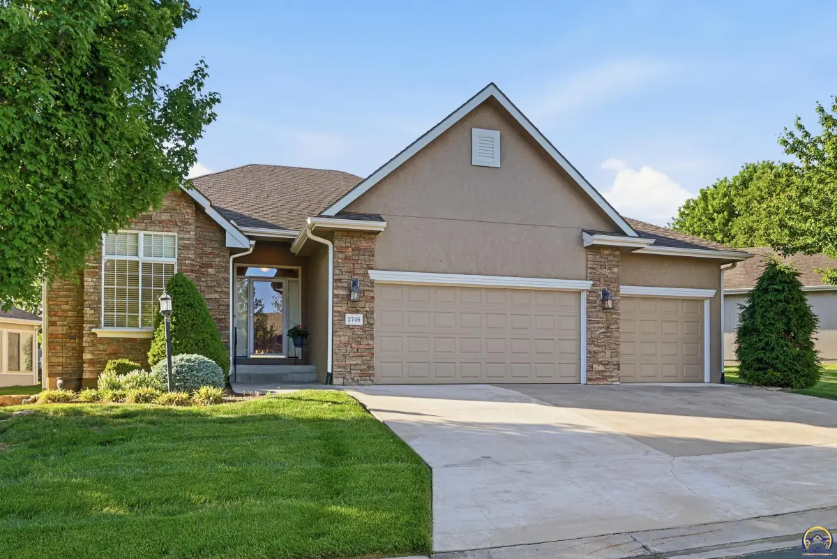 2746 SW Blue Stem Dr, Topeka, KS 66614 - #1