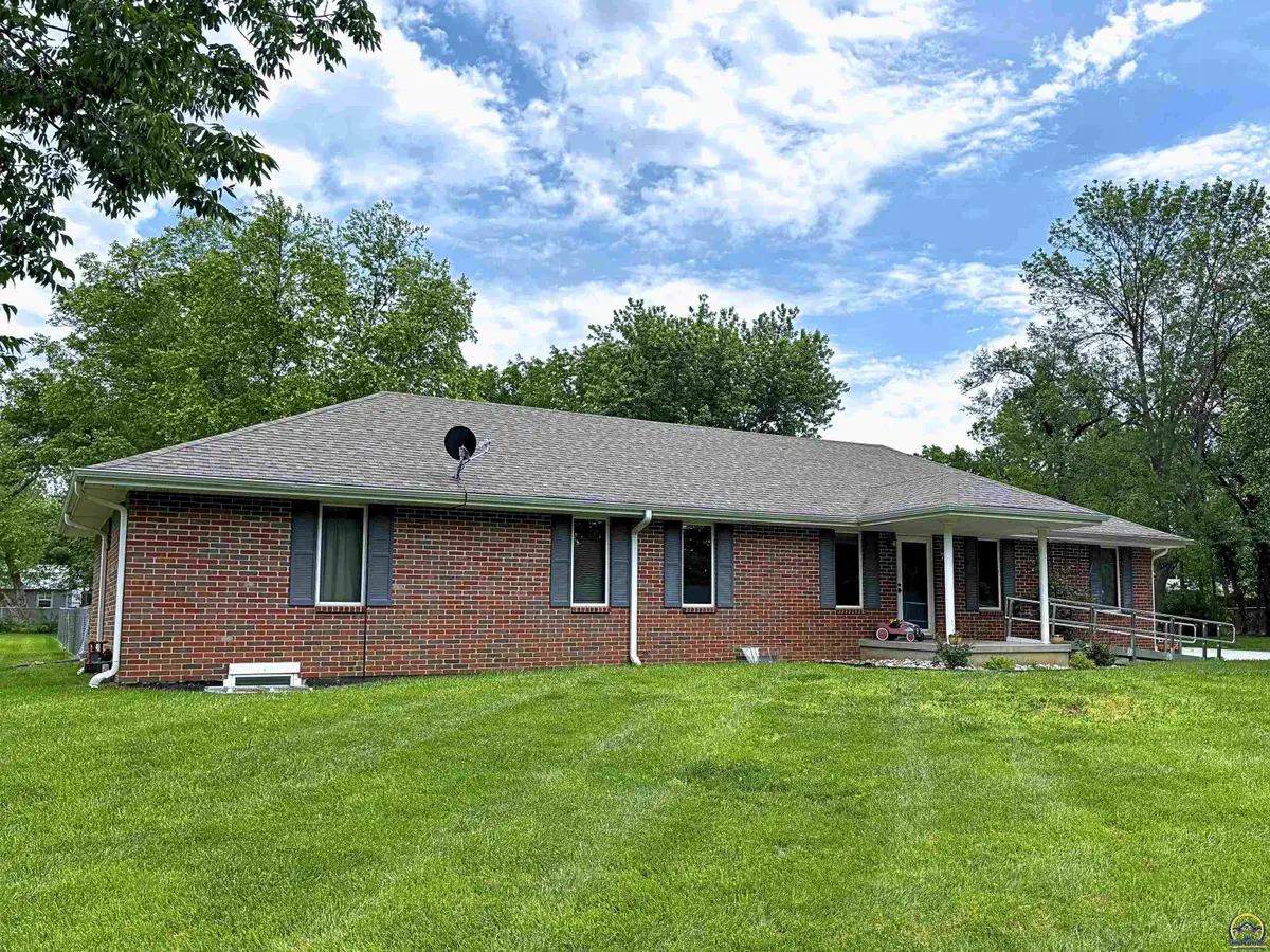 729 Madison St, Lyndon, KS 66451-9999 - #1