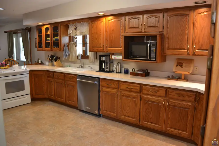 729 Madison St, Lyndon, KS 66451-9999 - #2