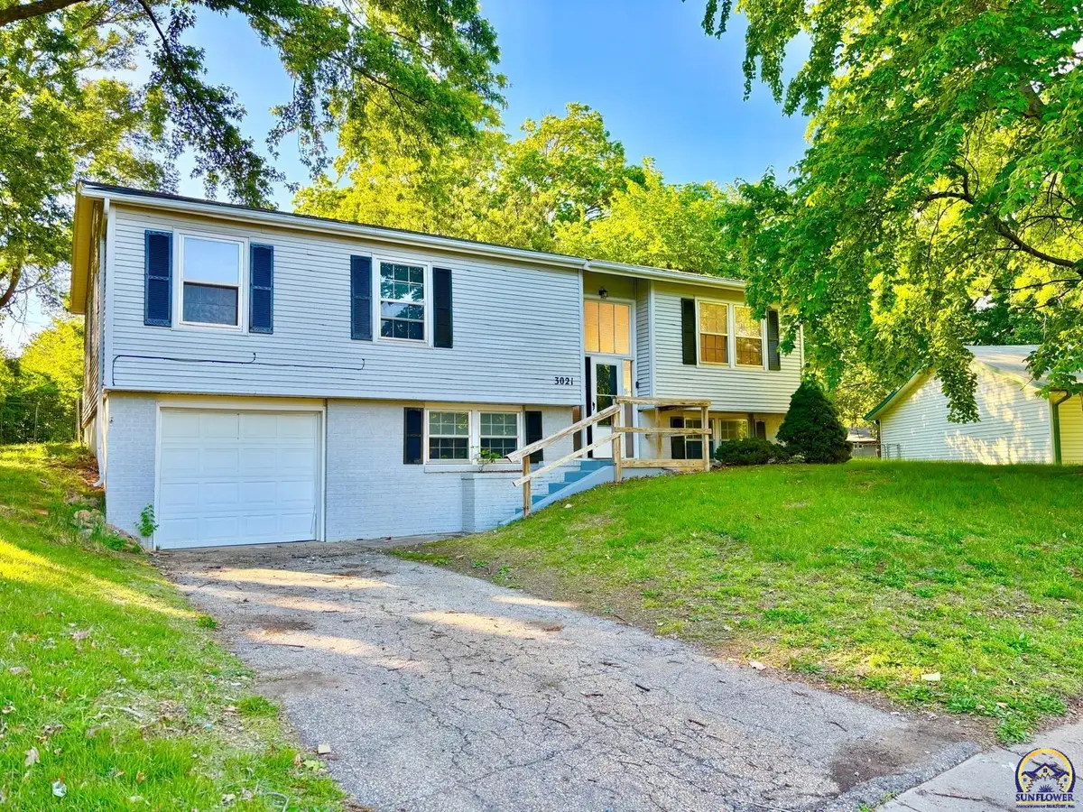 3021 SW Westwood Dr, Topeka, KS 66614 - #1