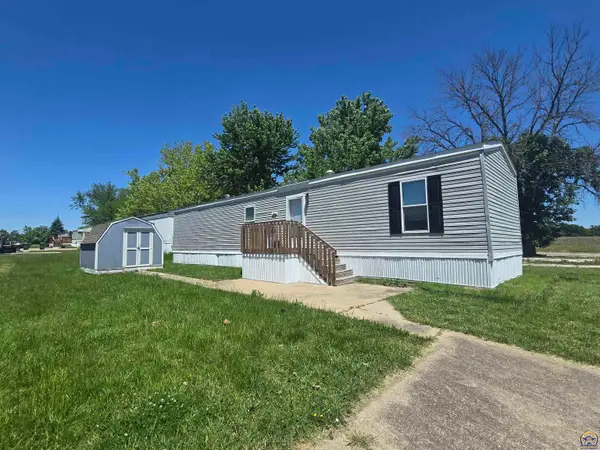 334 SE 47th St, Topeka, KS 66609