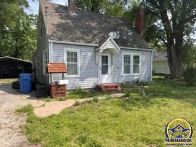 128 NE Lyman Rd, Topeka, KS 66608 - #1