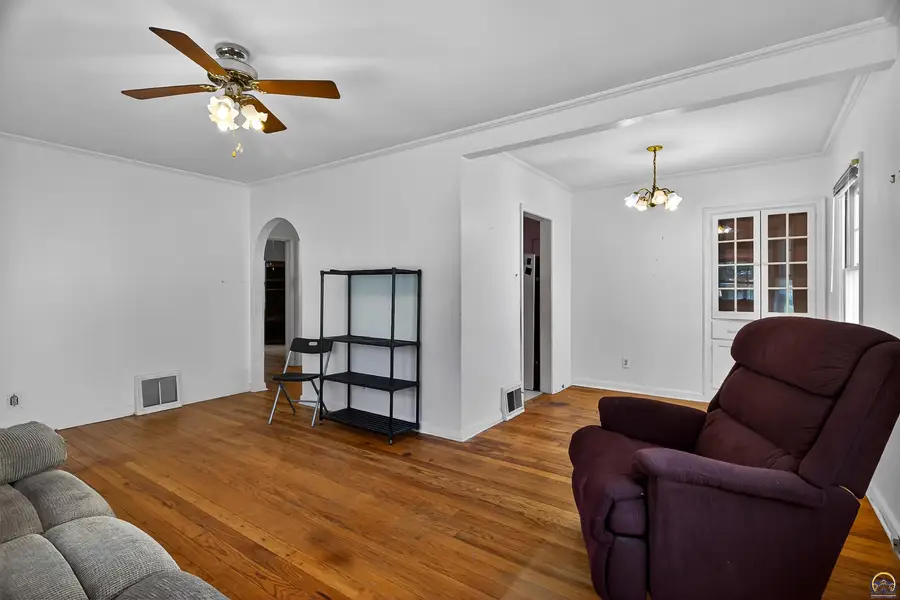 2325 SW Harrison St, Topeka, KS 66611 - #2