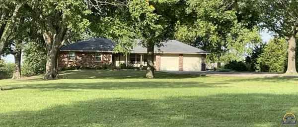 3421 NE Croco Rd, Topeka, KS 66617