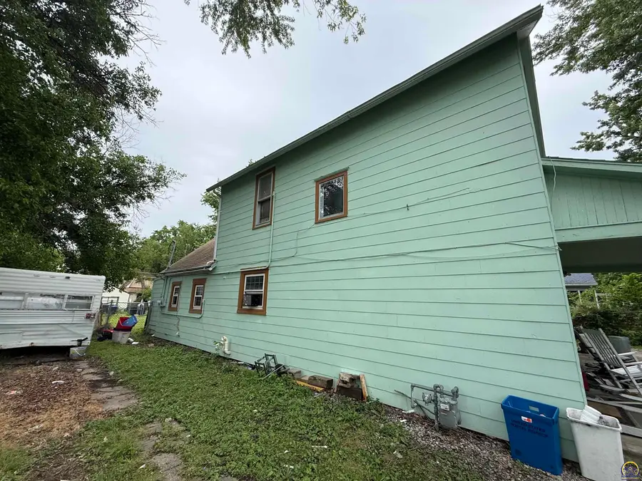 1722 SW Lincoln St, Topeka, KS 66604 - #2