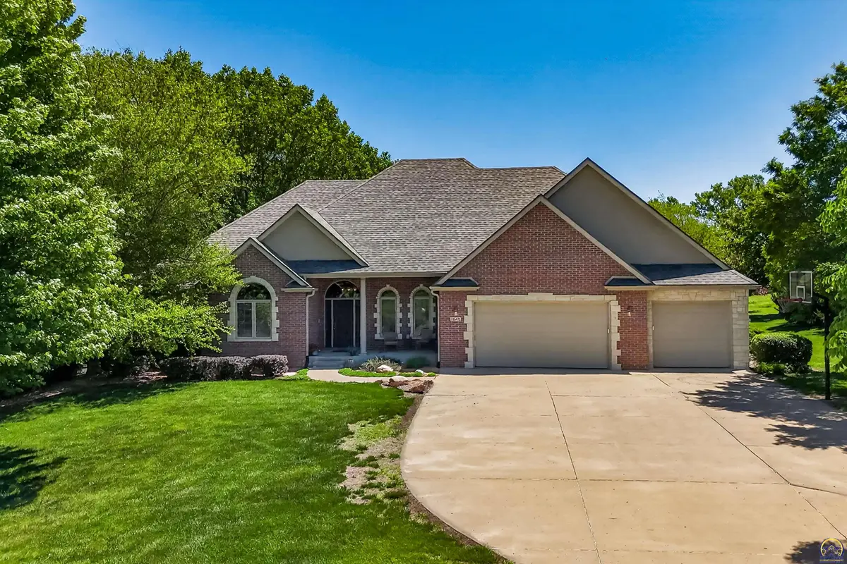 1048 SW Westside Dr, Topeka, KS 66615 - #1