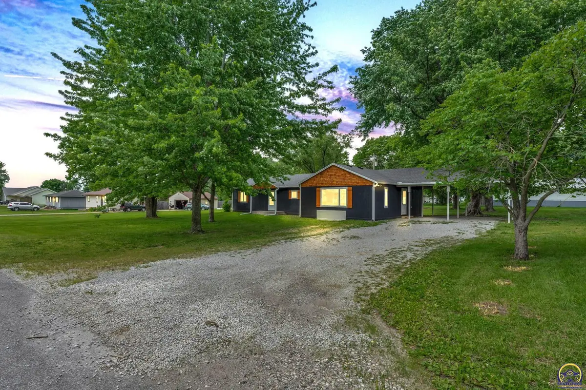 420 Osborn St, Carbondale, KS 66414 - #1