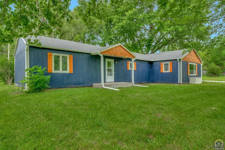 420 Osborn St, Carbondale, KS 66414 - #3