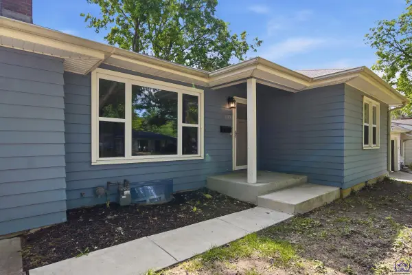 1030 SW Parkview St, Topeka, KS 66604