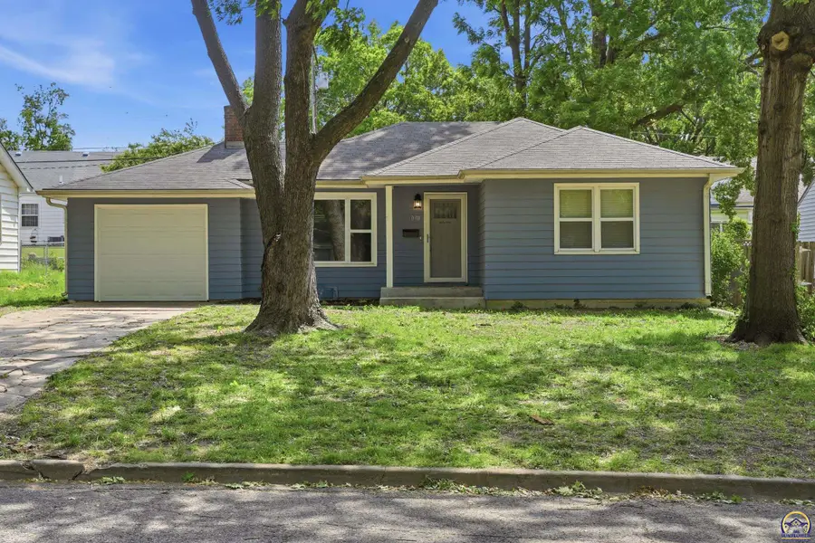 1030 SW Parkview St, Topeka, KS 66604 - #2