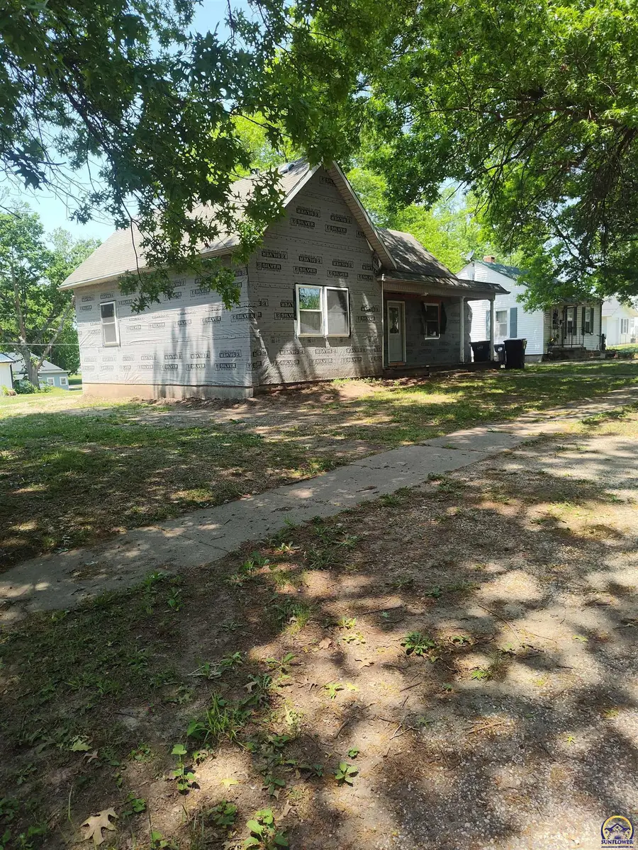 211 Iowa Ave, Holton, KS 66436 - #2