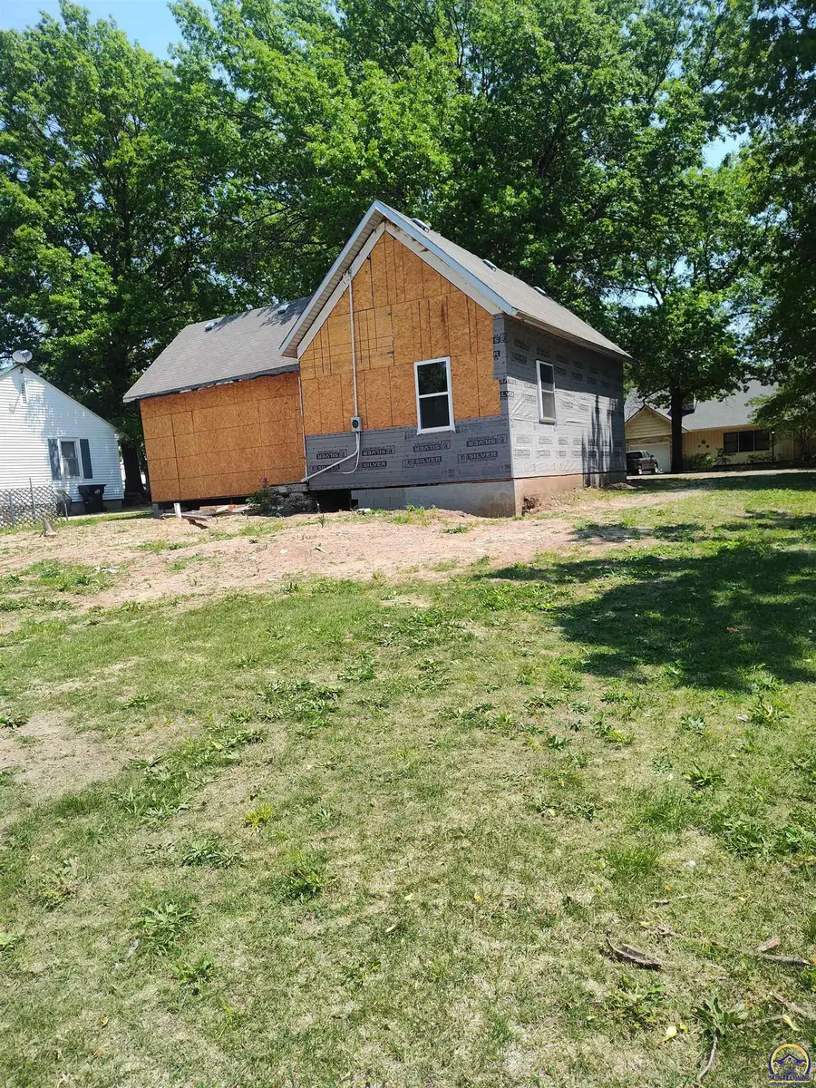 211 Iowa Ave, Holton, KS 66436 - #3