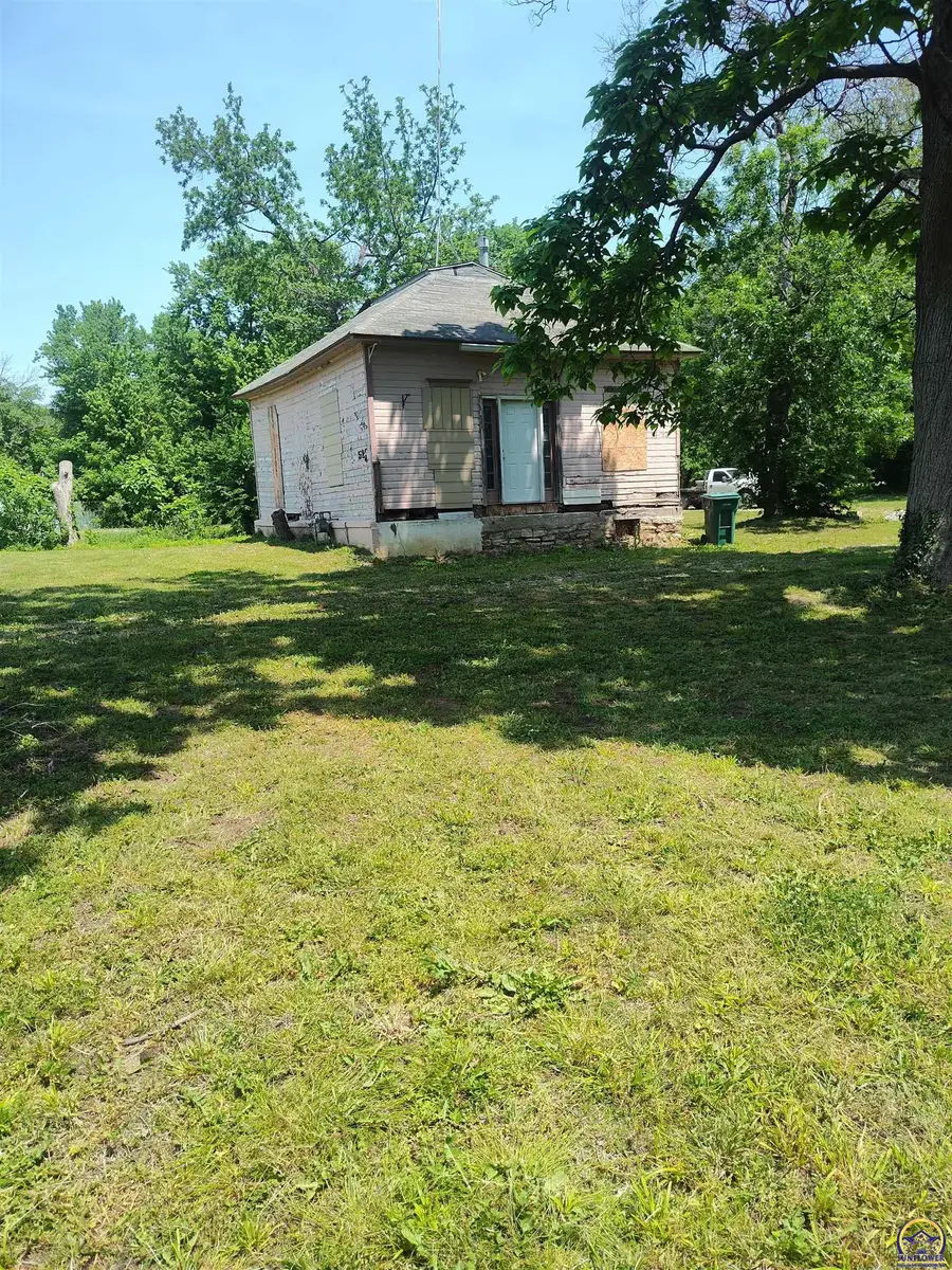 522 Indiana Ave, Holton, KS 66436 - #2