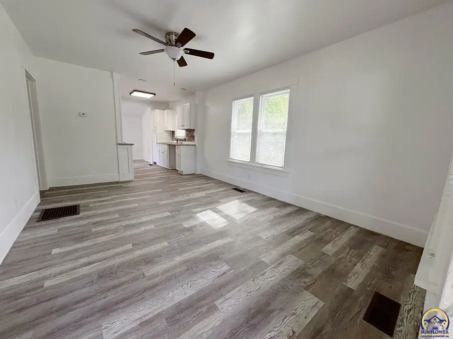 1113 SW Hampton St, Topeka, KS 66604 - #3