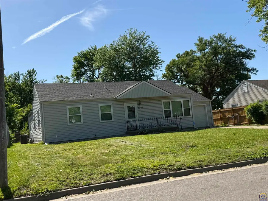 1257 SW Chatham Pl, Topeka, KS 66604 - #2