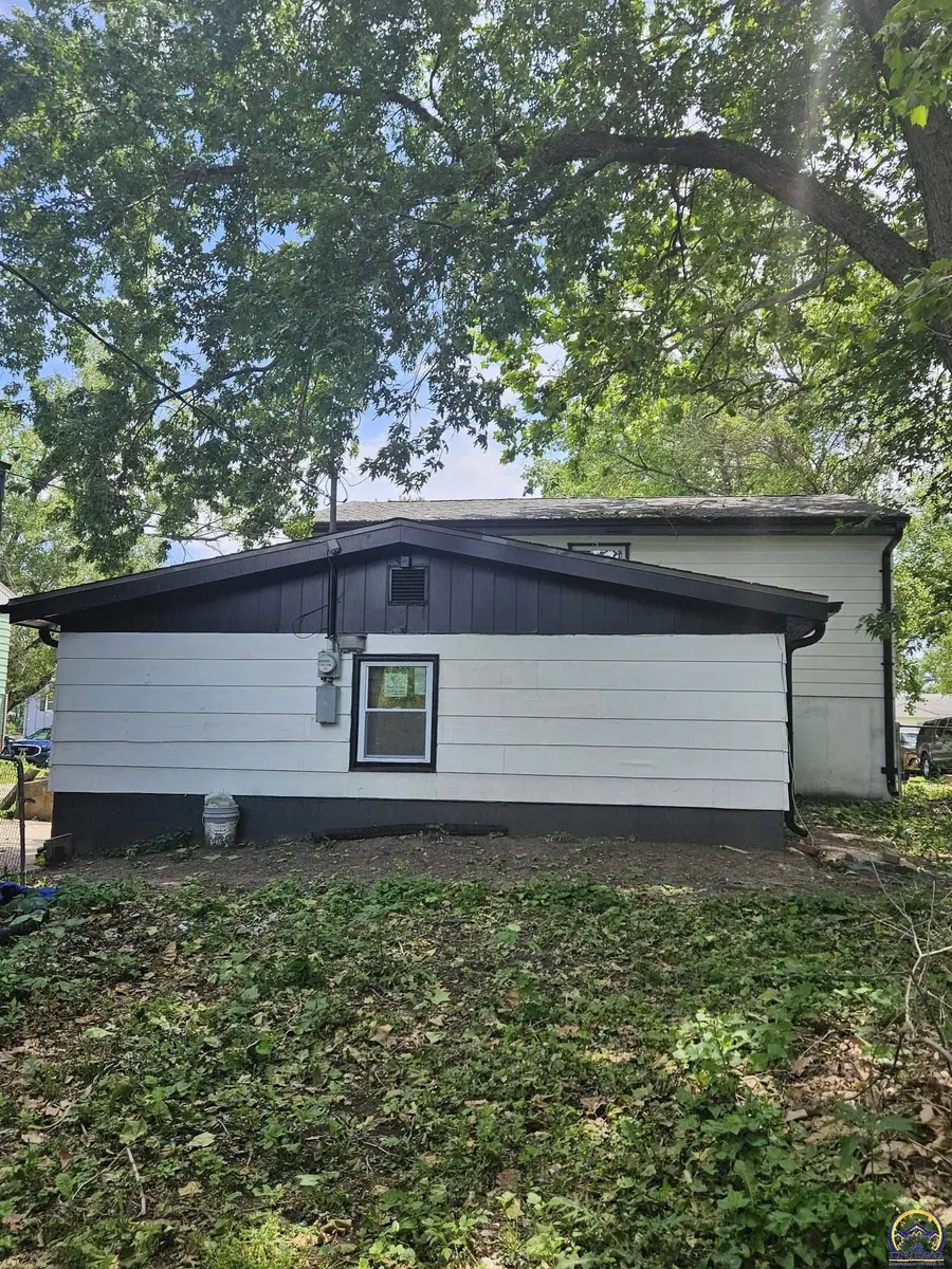 1224 SE 35th Ter, Topeka, KS 66605 - #2