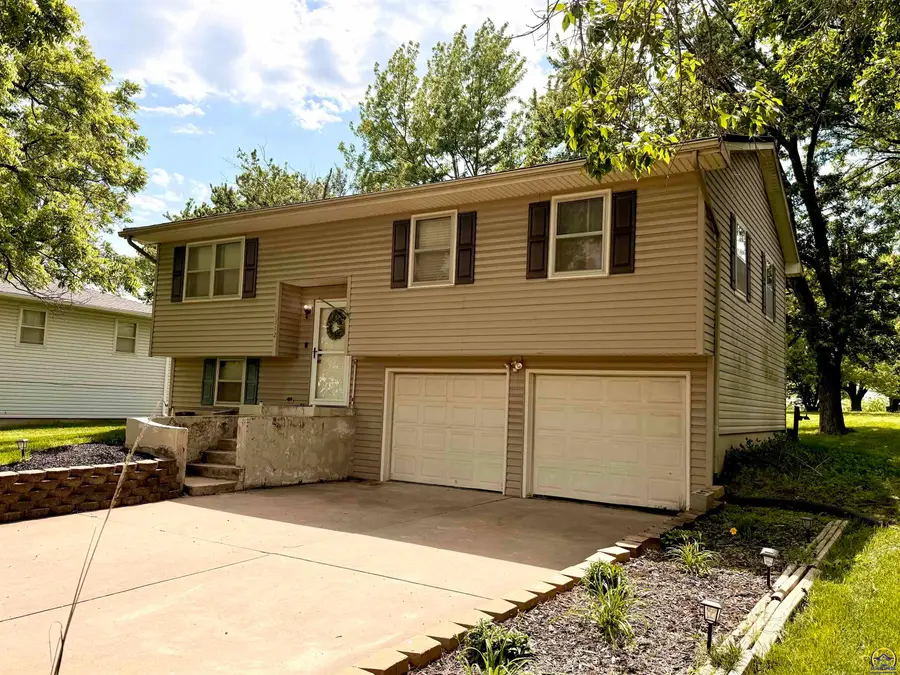 1312 Washington St, Lyndon, KS 66451 - #2