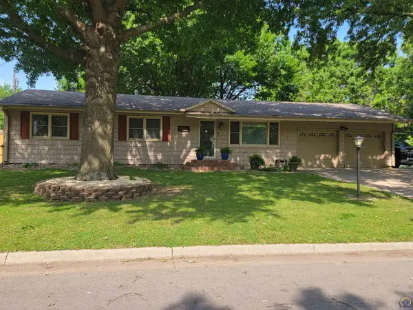 2347 Arrowhead Dr, Emporia, KS 66801-4964